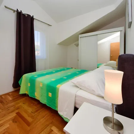 아파트 1 Bedroom Amazing In 트로기르