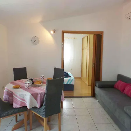Apartamento 1 Bedroom Amazing In Trogir