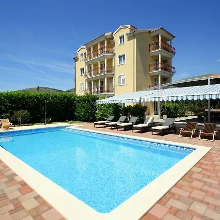 Cozy In With Sauna Apartamento Trogir