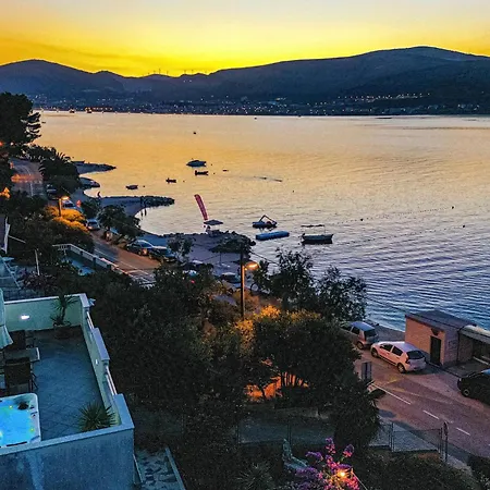 Cozy In With Sauna Apartamento Trogir