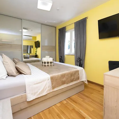 1 Bedroom Amazing In Apartamento Trogir