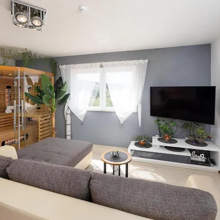 1 Bedroom Amazing In Apartamento Trogir