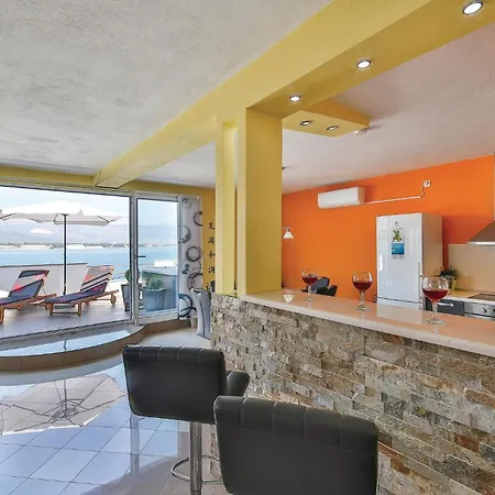 Apartamento 1 Bedroom Amazing In Trogir